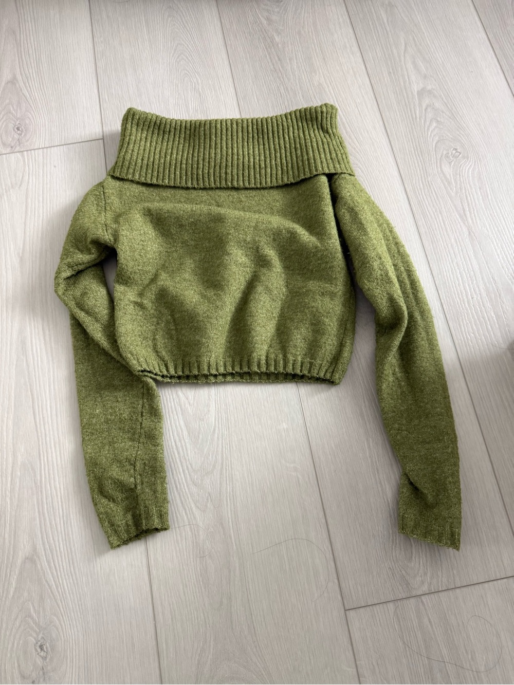 Women's Green Silence + Noise Claudia Off-the-shoulder Sweater In Olive - Picture 3 of 4